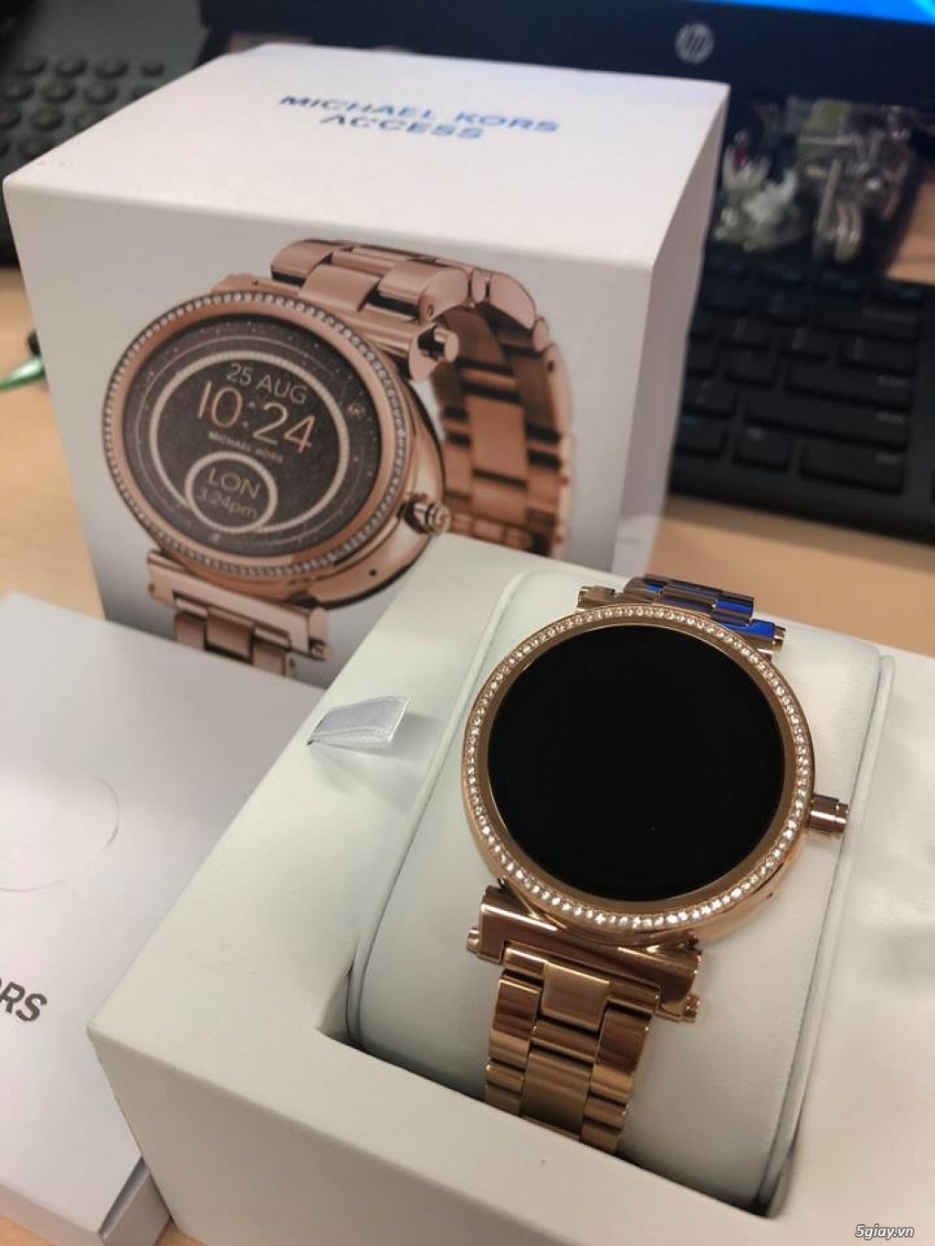 Cần bán: Đồng hồ Smart Watch MK Sofie 99%, full box.