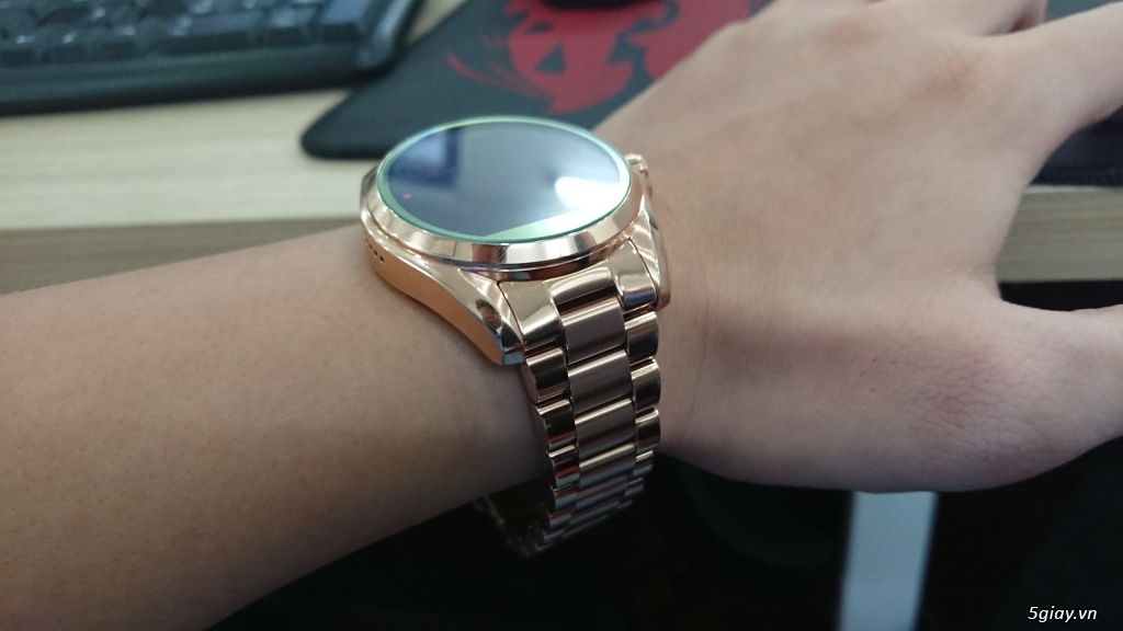 Cần bán Smartwatch mới 100% của Michael Kors,màu Rose gold, giá cực ưu - 1