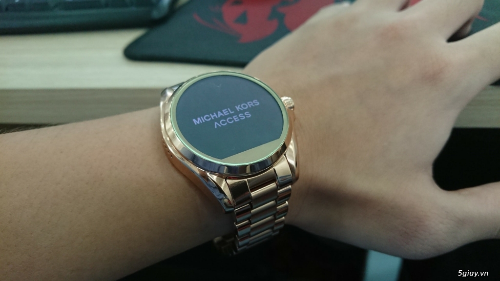 Cần bán Smartwatch mới 100% của Michael Kors,màu Rose gold, giá cực ưu - 2