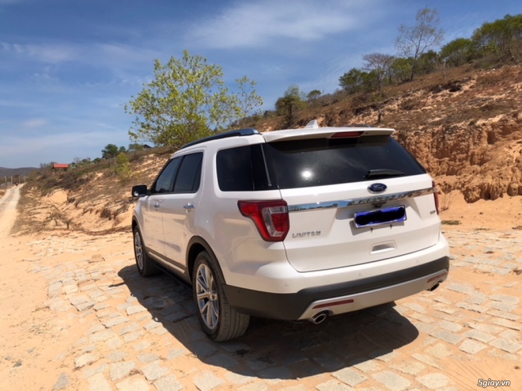 HCM Ford Explorer phiên bản Limited màu trắng, xe nhà chạy 6000 km - 2