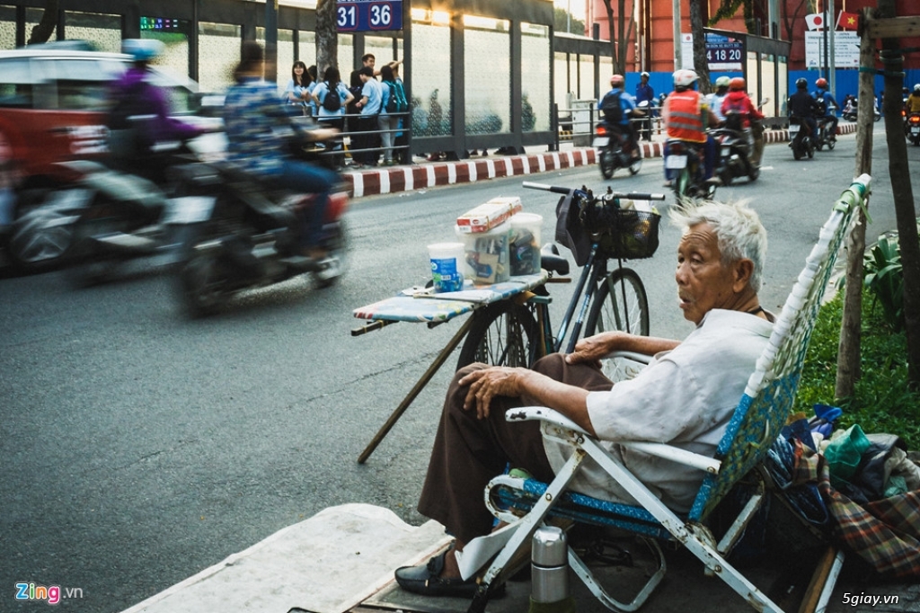 Khoảnh khắc thân quen trên đường phố Sài Gòn - 10