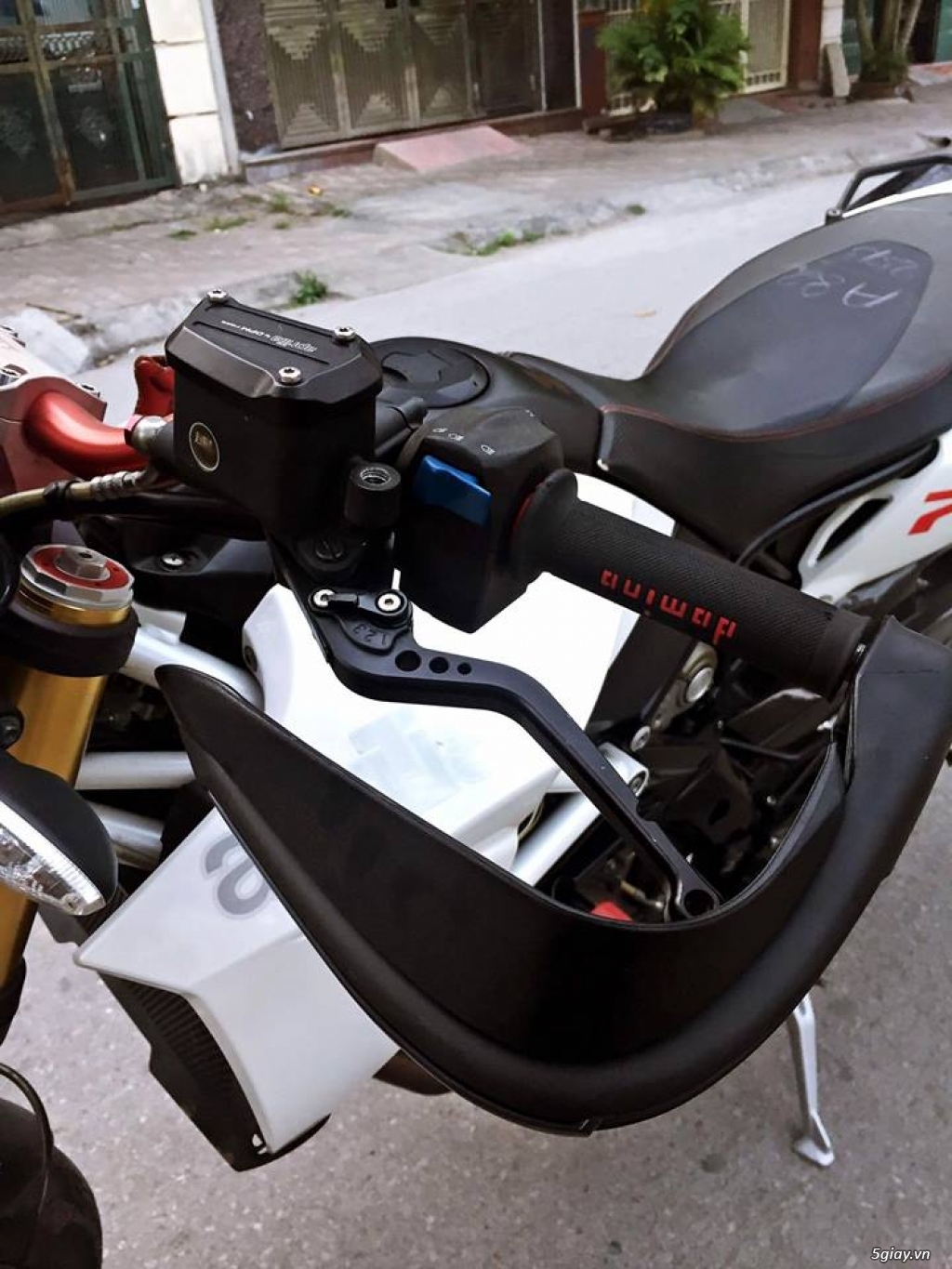 Bán Aprilia Dorsoduro 1200cc đồ chơi chi chít - 4