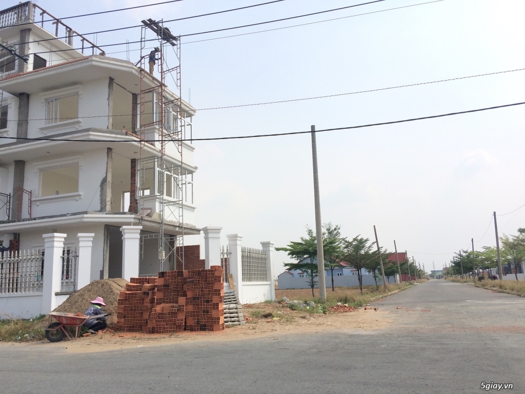 Bán đất Củ Chi , SHR , thổ cư 100% , nhà đông đúc giá 250tr / nền