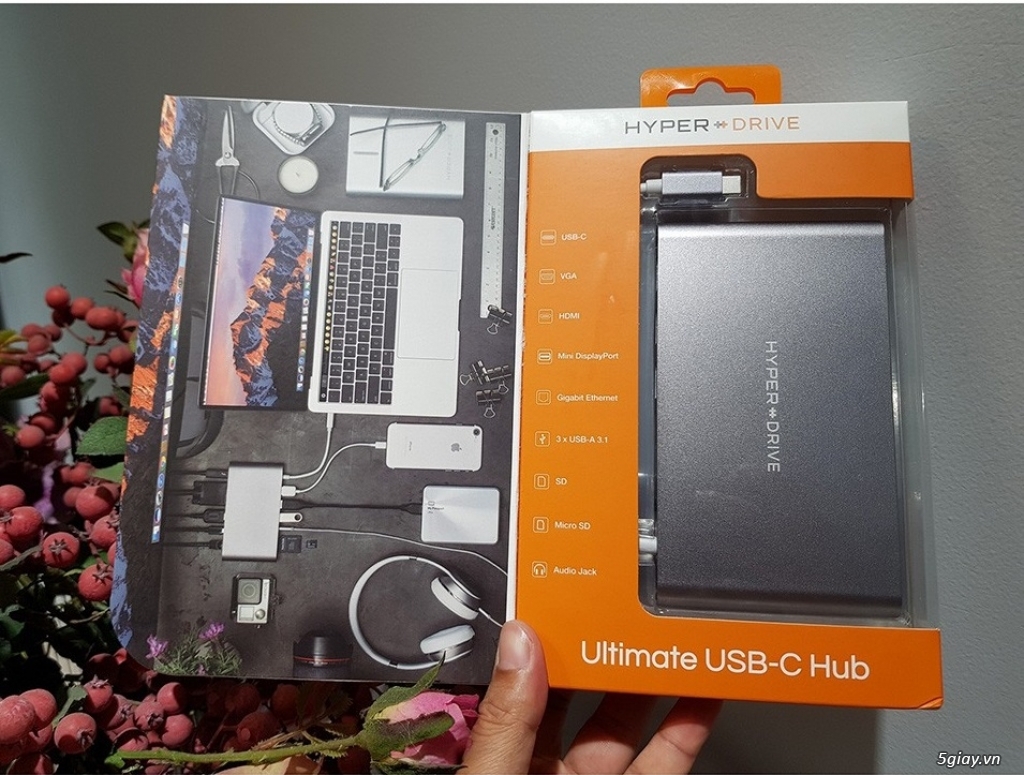 Hyperdrive Ultimate USB-C Hub for MacBook và Magic Mouse 1