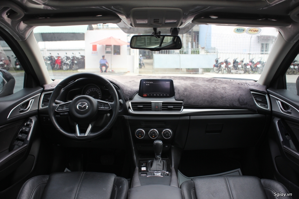 Bán xe Mazda 3 1.5AT Hatchback số tự động đời 2017, xe một đời chủ - 11
