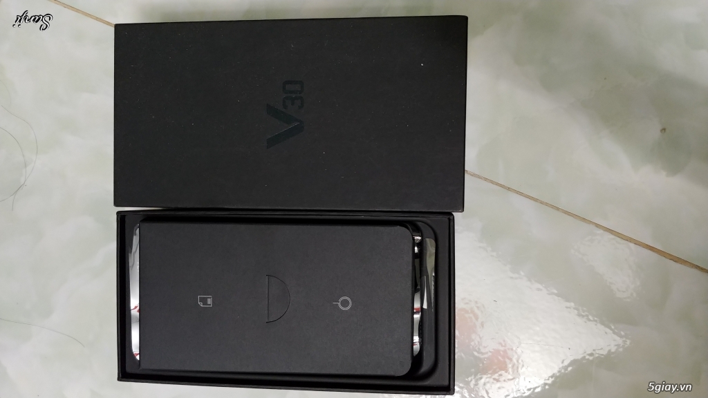 Bán LG V30 300k