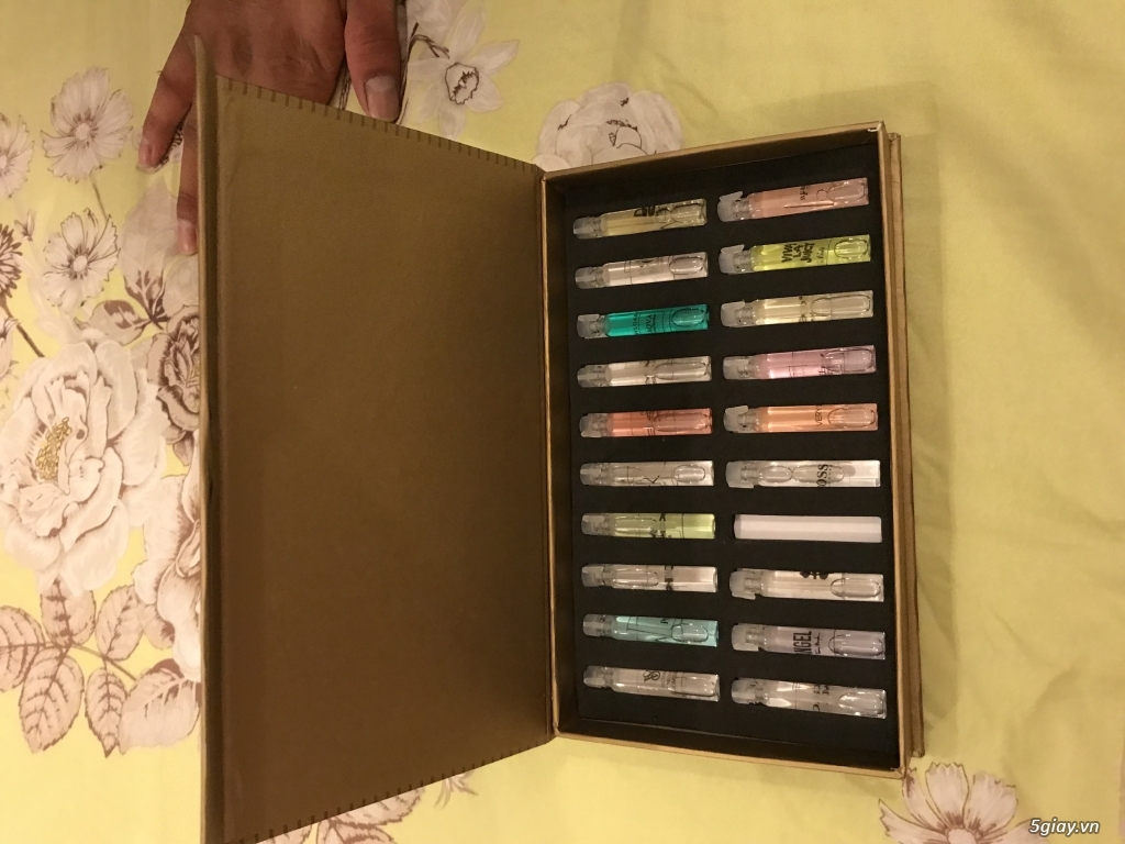 Set nước hoa gồm 20 chai mini. Thương hiệu từ Pháp. - 1