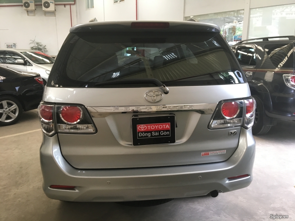 Fortuner máy Xăng đời 2015 màu Bạc - 4