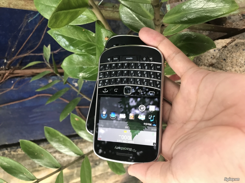 BlackBerry 9900, full bis,có camera,mới 99%,nguyên zin, BH 6 tháng - 9