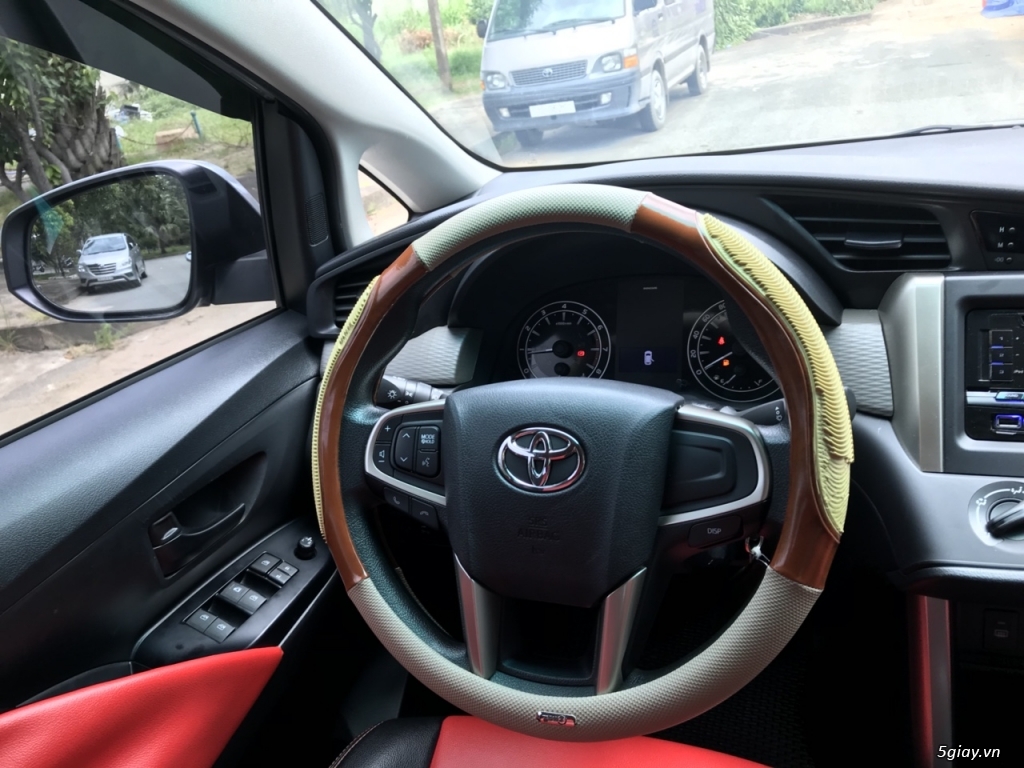 Toyota Innova 2.0 E date 06/2017 màu ghi bạc - 11