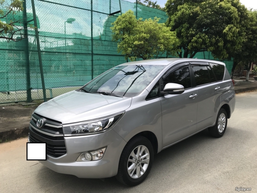 Toyota Innova 2.0 E date 06/2017 màu ghi bạc - 2