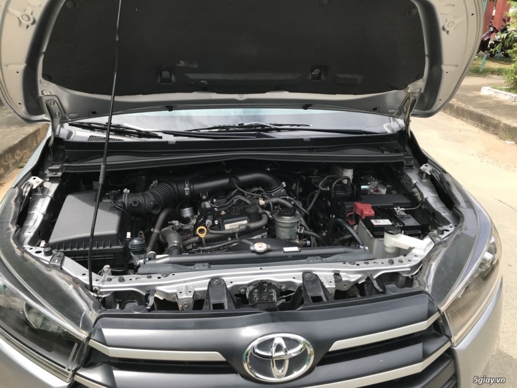 Toyota Innova 2.0 E date 06/2017 màu ghi bạc - 6