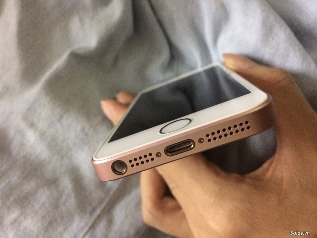 iphone SE 16g 99% zin nguyên bản , kotrầy xước, chỉ co máy,fix nhẹ