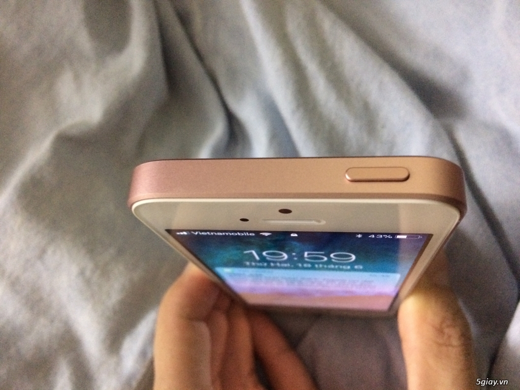 iphone SE 16g 99% zin nguyên bản , kotrầy xước, chỉ co máy,fix nhẹ - 1