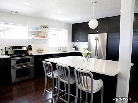 Nổi bật và hiện đại cho nội thất phòng bếp với gam màu trắng đen