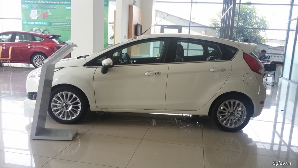 Ford Fiesta 2018 số tự động 1.5l, tặng bảo hiểm, phim,giảm 80tr - 7