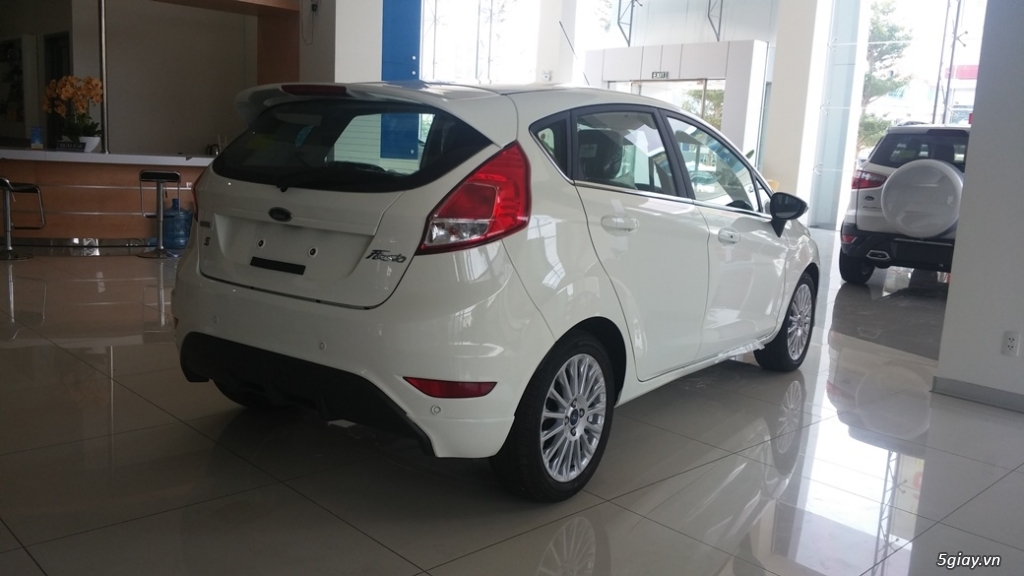 Ford Fiesta 2018 số tự động 1.5l, tặng bảo hiểm, phim,giảm 80tr - 2