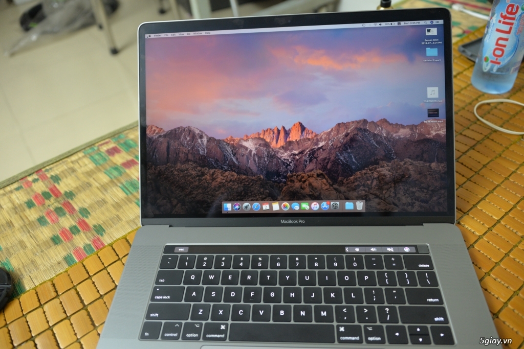MacBook Pro Retina 15inch 2017 - SSD 512Gb Touch Bar - Gray - 99% - 3