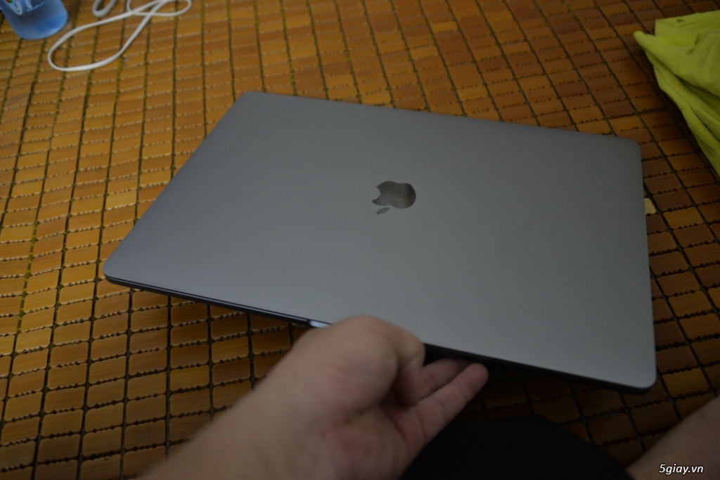 MacBook Pro Retina 15inch 2017 - SSD 512Gb Touch Bar - Gray - 99% - 2