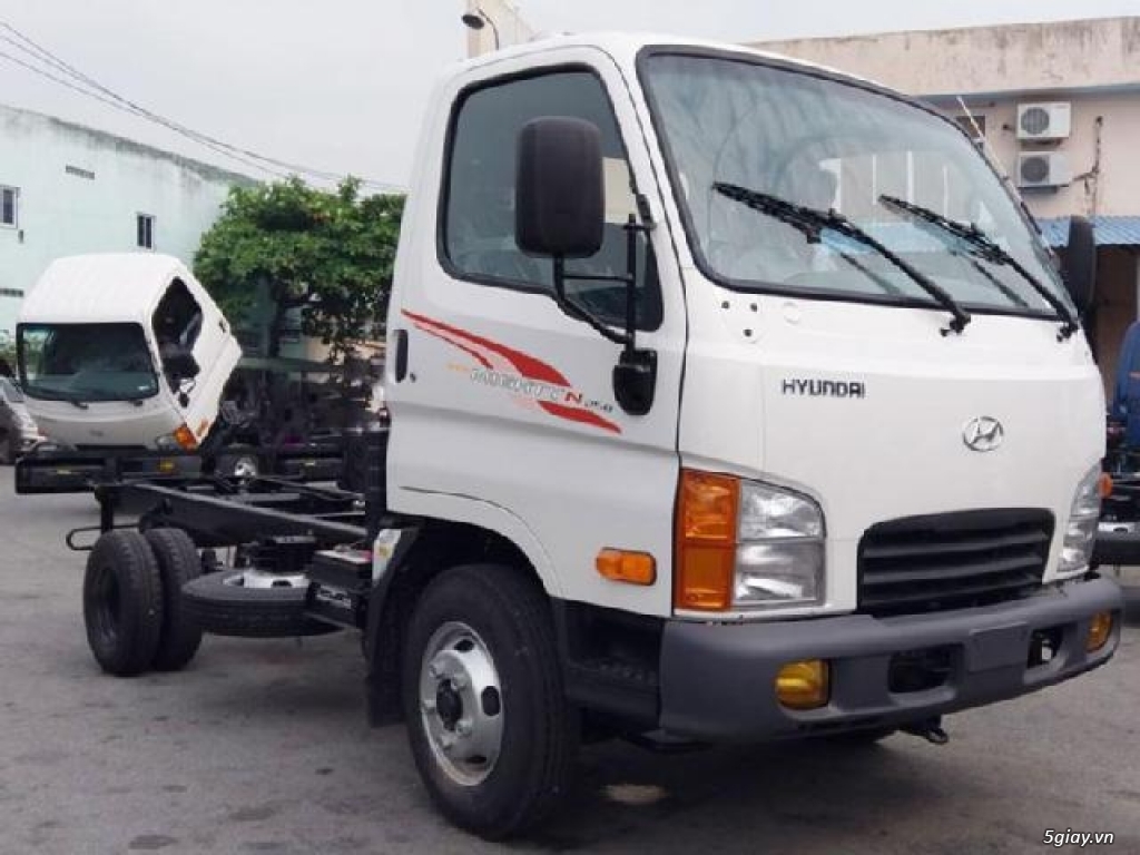 Cần bán xe tải 2 tấn 5 Hyundai New Mighty N250 thùng lửng đời 2018.