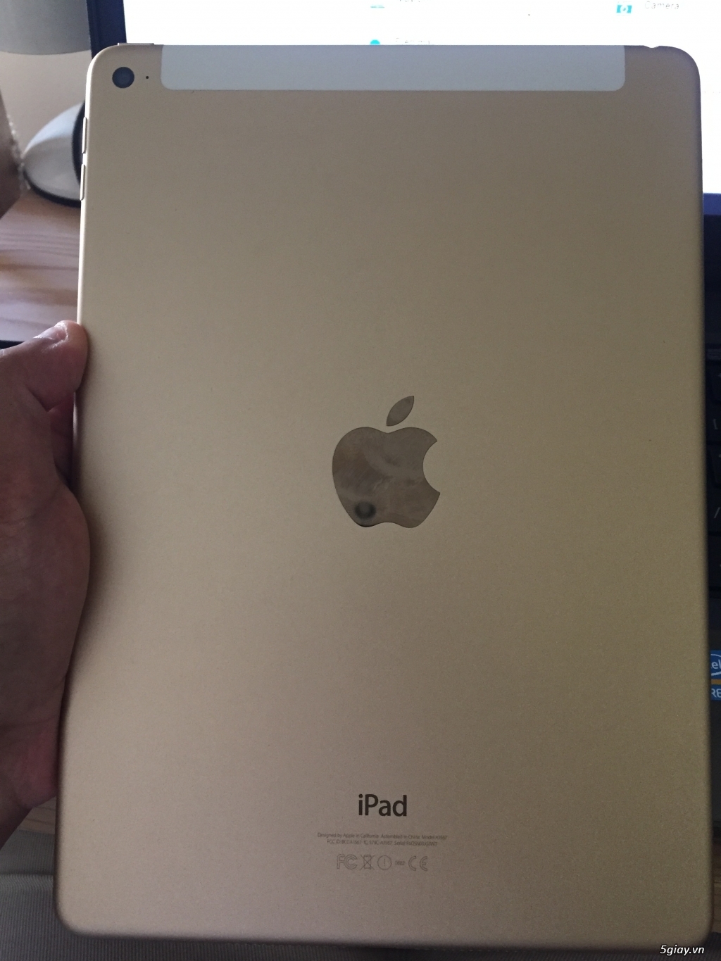Em bán iPad Air 2 16gb - bản 4G - màu gold đẹp 99%