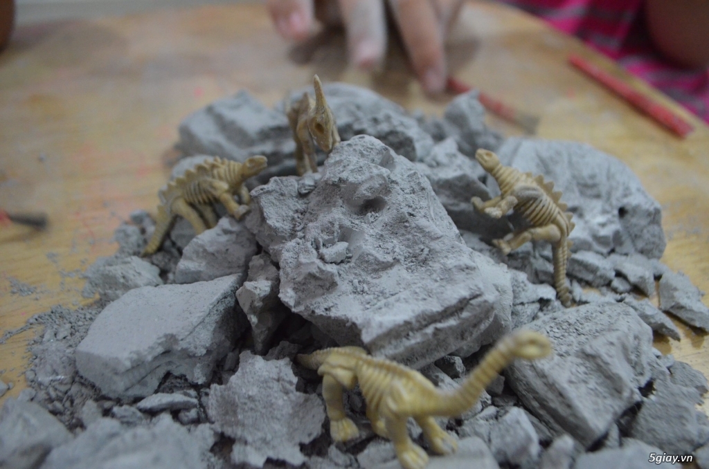 Digging Dinosaur Bones_ Tìm xương khủng long hóa thạch - 16