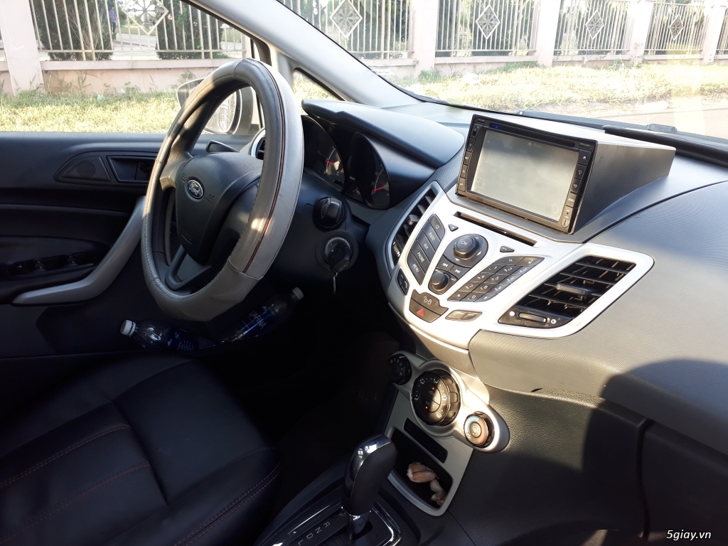 Ford fiesta 2011 likenew - 5