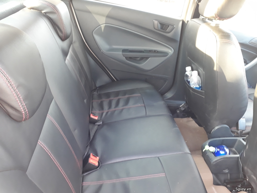Ford fiesta 2011 likenew - 6