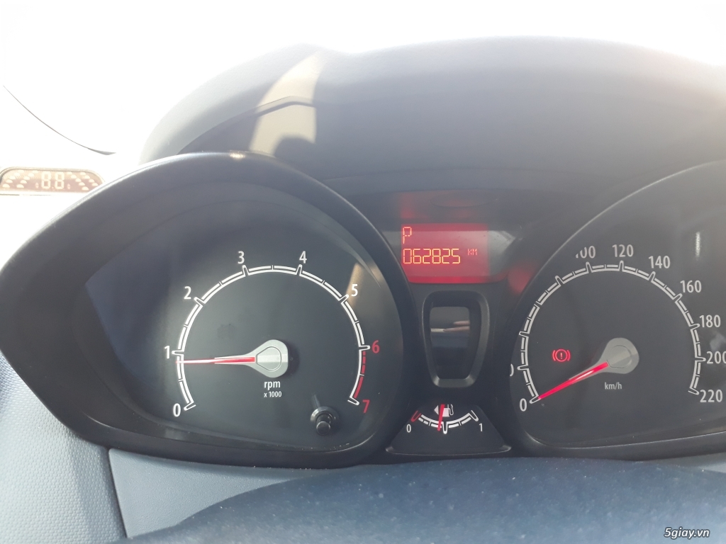 Ford fiesta 2011 likenew - 3