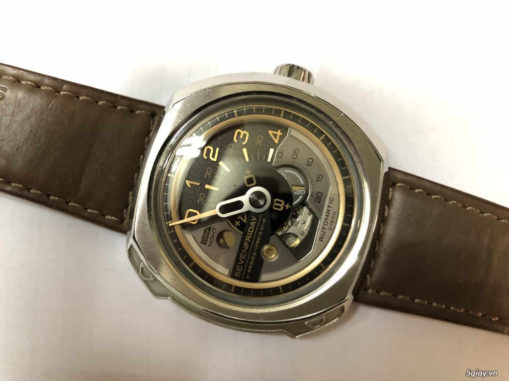 Đồng hồ Sevenfriday chính hãng.