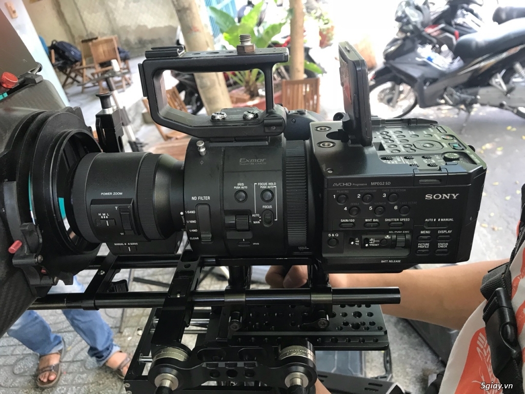 Bán máy quay phim SONY FS700 và một số phụ kiện quay phim.