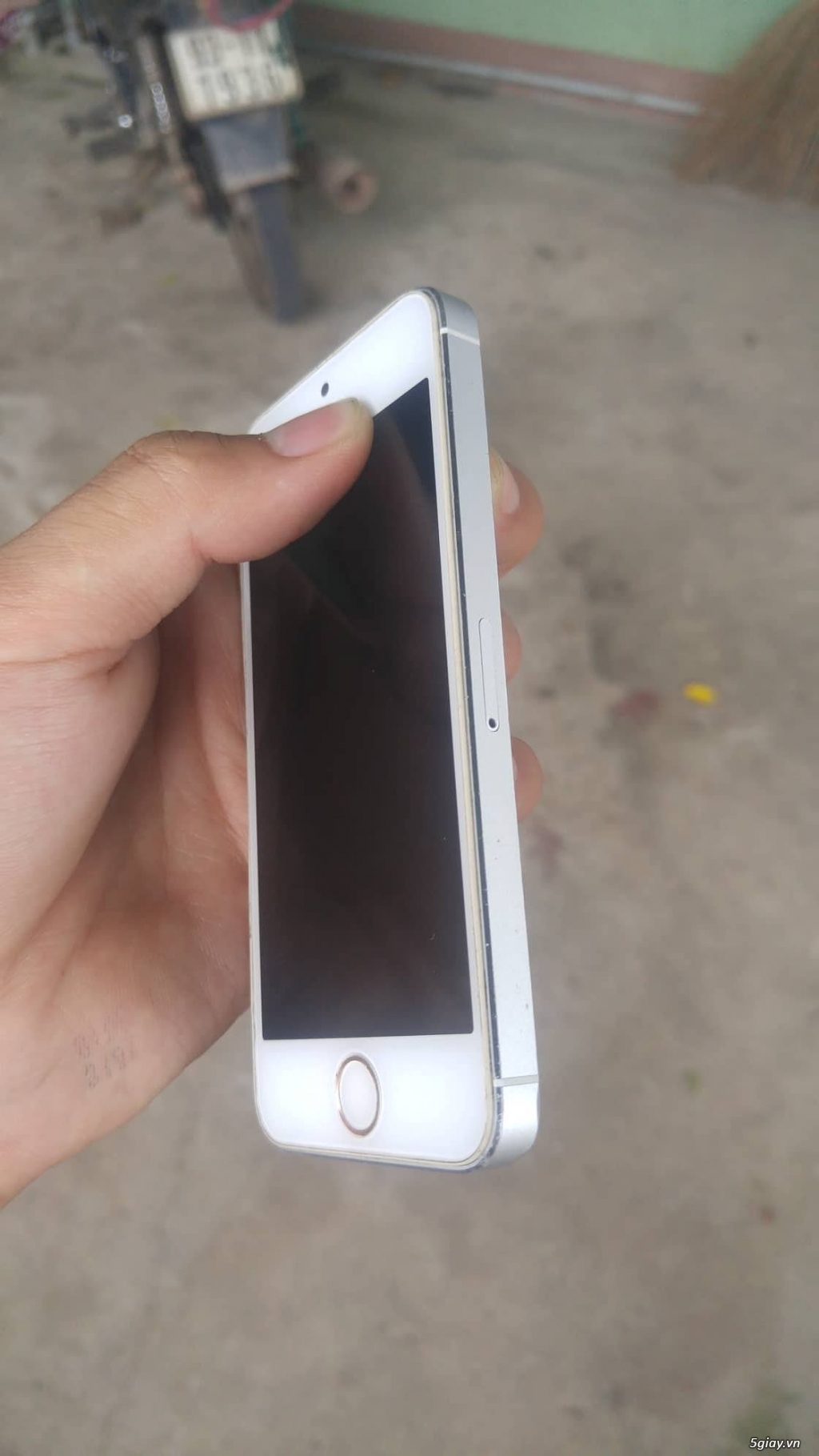 Iphone 5 lock nhật 32G trắng, ngoại hình ok - 1
