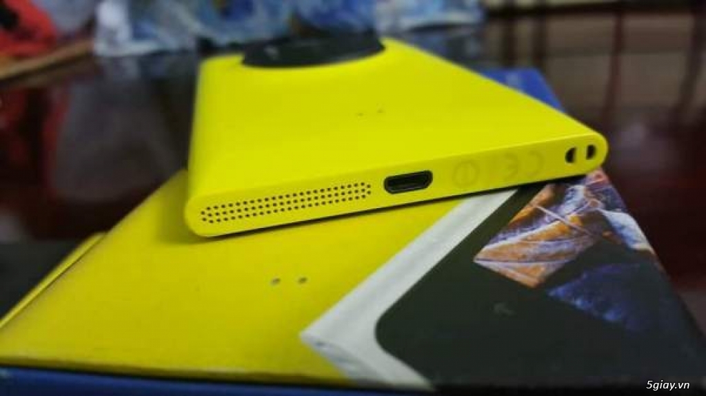 Lumia 1020 màu vang