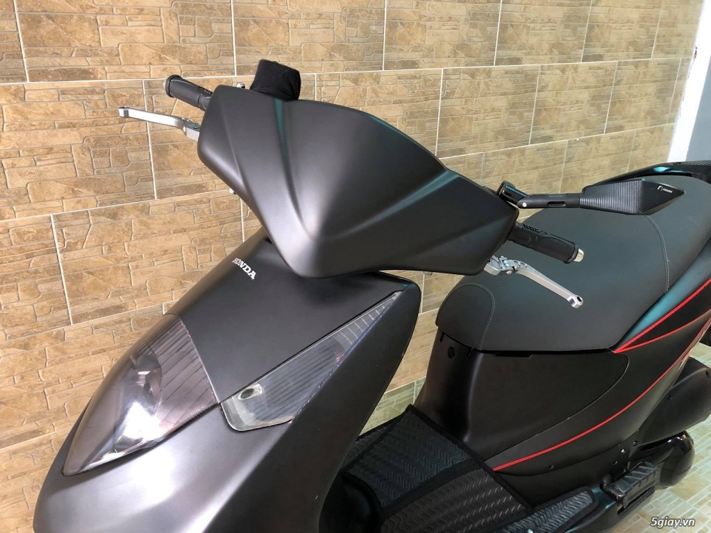 Dylan 150 Đen nhám - 4