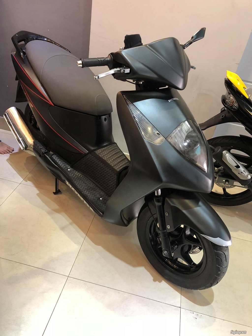 Dylan 150 Đen nhám - 3