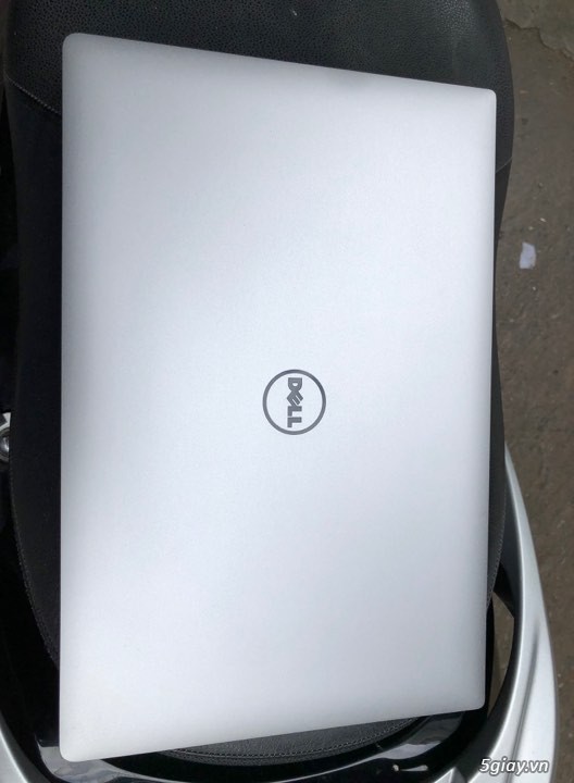 DELL XPS 15 9560 (Model 2017) màn hình UHD 4K - 1