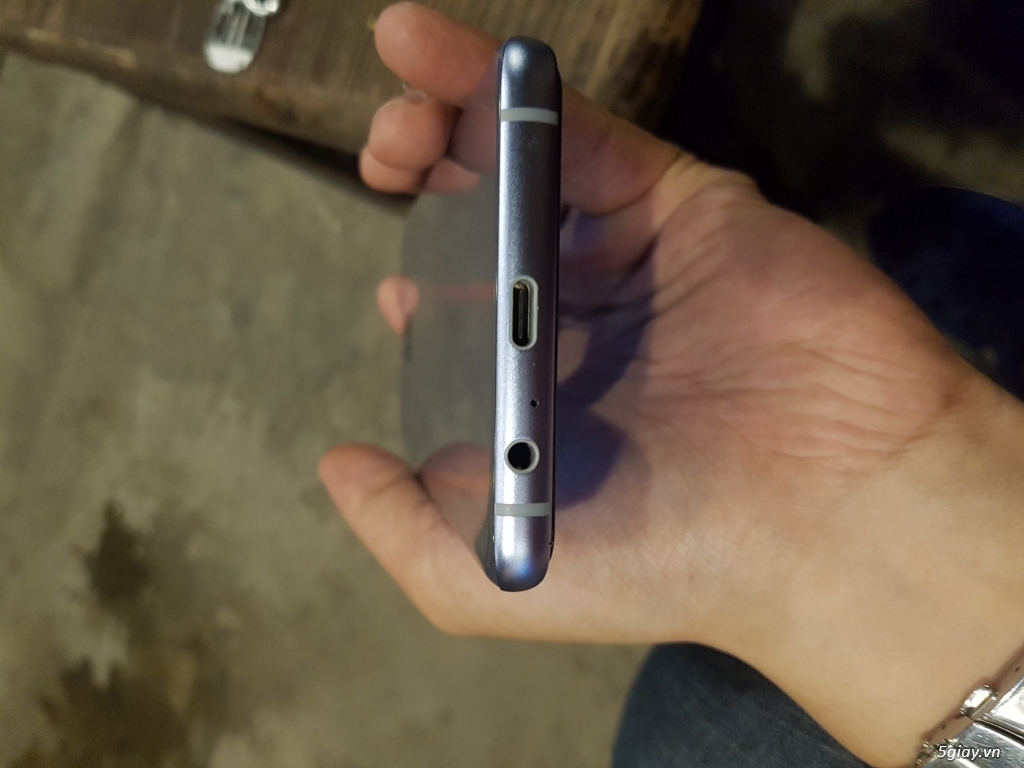Samsung A8 plus tím khói - 1