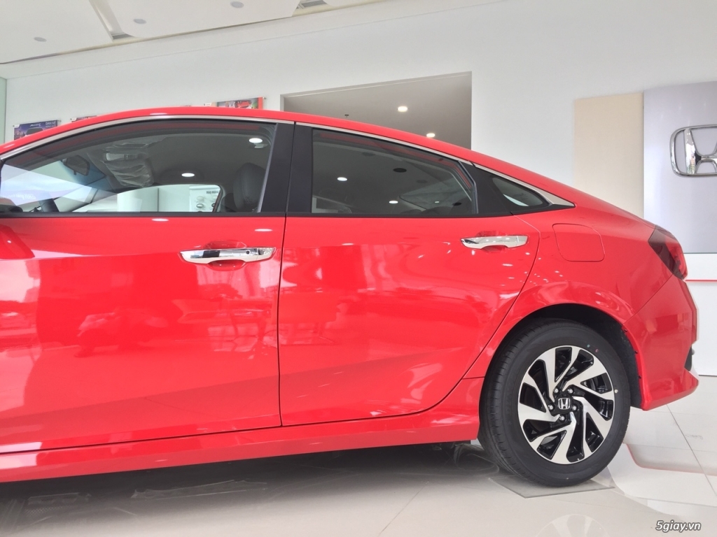 Honda Civic 2018 khuyến mãi gói phụ kiện 20 triệu - 1