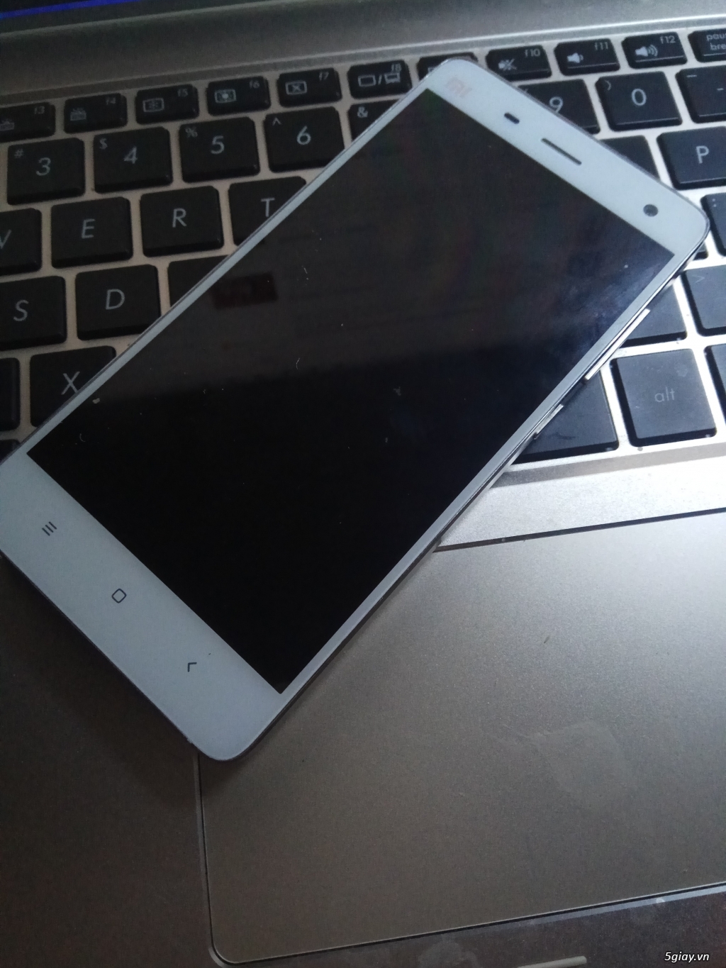 Cần bán gấp xác Xiaomi mi 4 hư nguồn