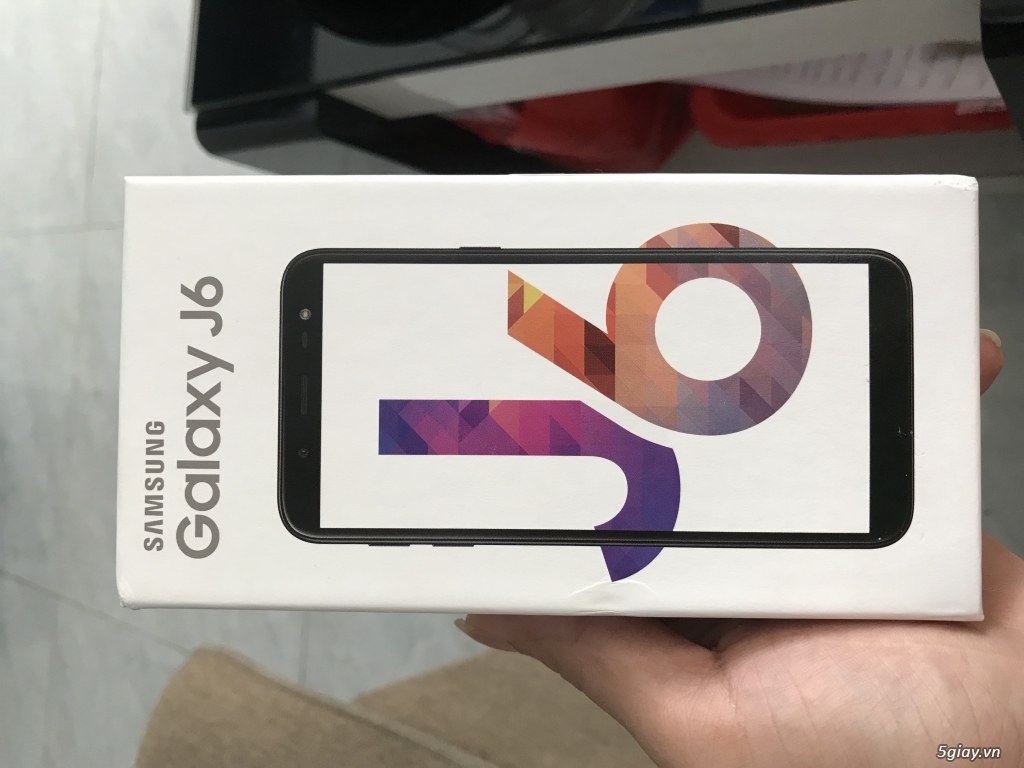 Samsung J6 2018 màu vàng mới 100% nguyên hộp chưa sd tại HM Q.12 - 2