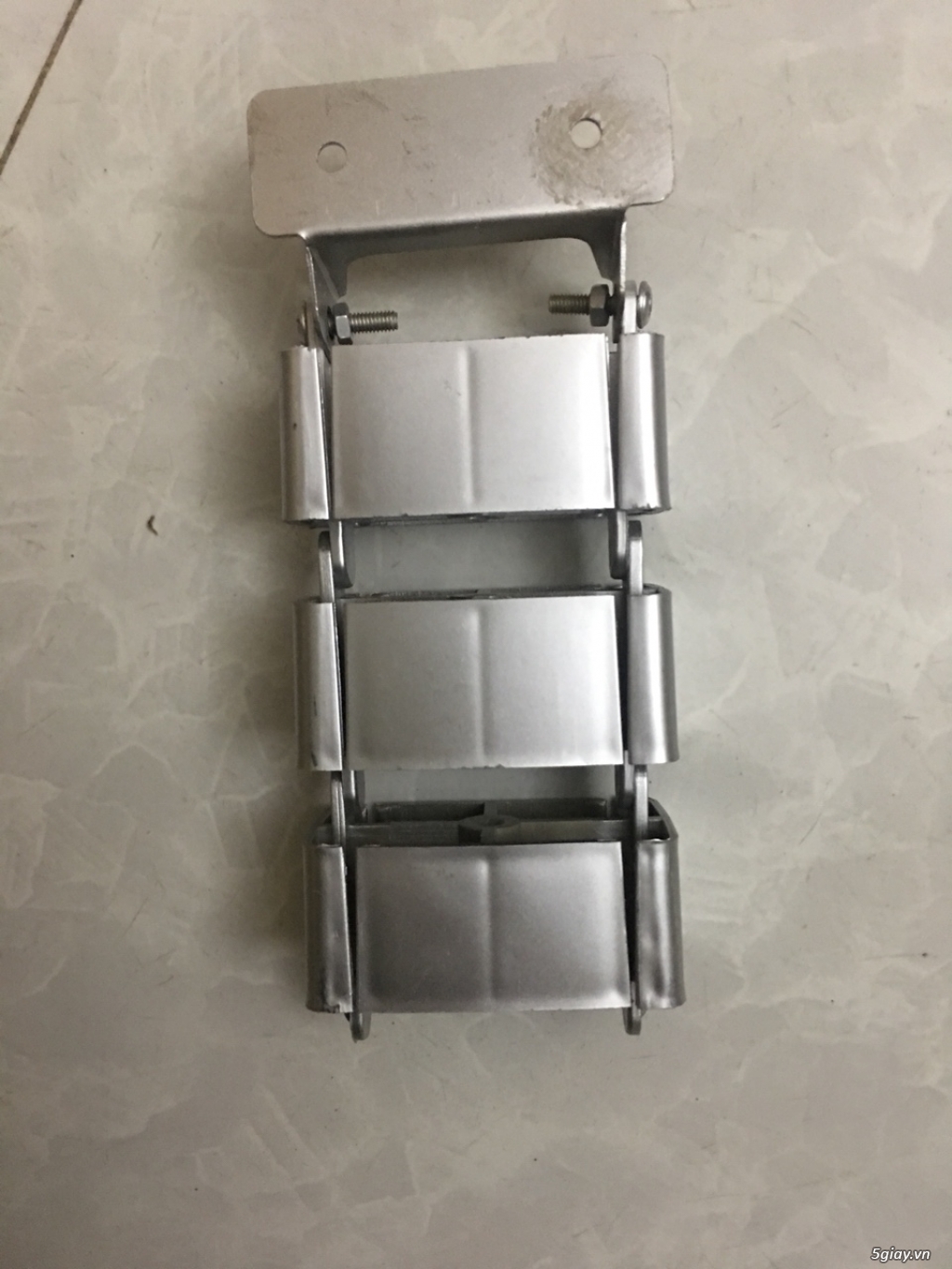 Ống xương cá, ống luồn cáp, ruột voi đi dây từ bàn xuống sàn nhà - 3