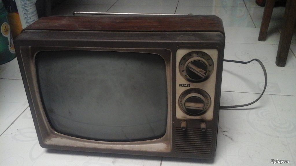 Cần Bán: TV CRT cổ thập niên 1980s