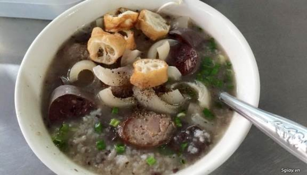 Hôm nay ăn hủ tíu thấy 1 con sán lãi