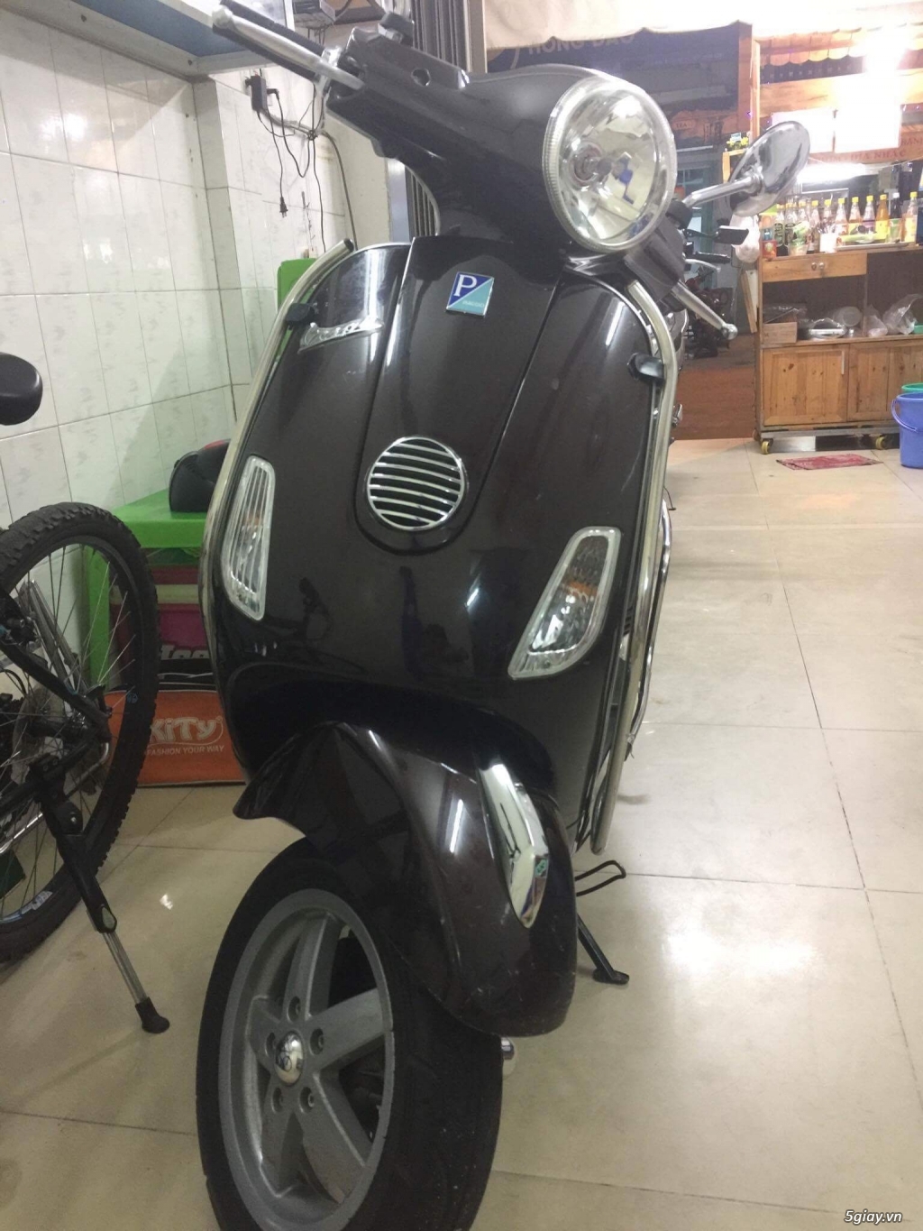 Vespa LX 125ie nữ sử dụng