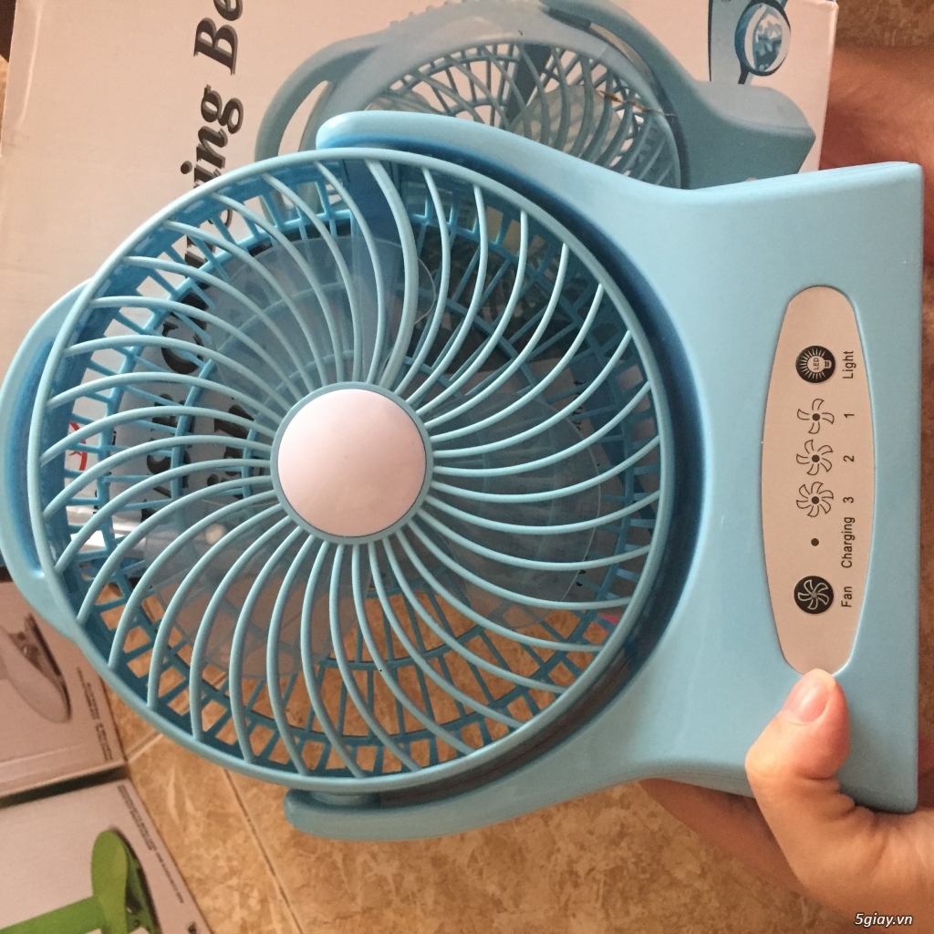 Quạt sạc pin mini cho bé - 1