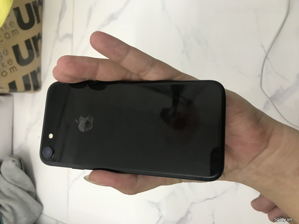 Ip7 đen bóng QT 128GB 8tr chẵn