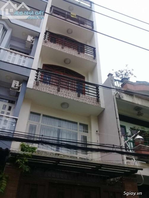 Bán nhà MT Cao Đạt, P2, Q5, DT 4m x 18m, 6 lầu, SHR giá cực rẻ Q.5