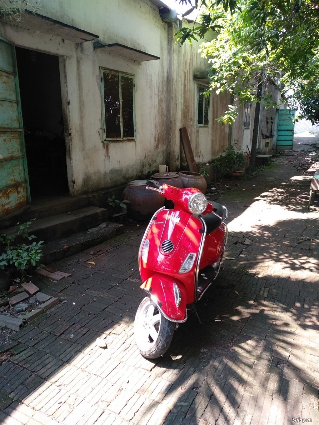 Vespa đỏ 2012 cần ra đi mùa mưa bão - 4
