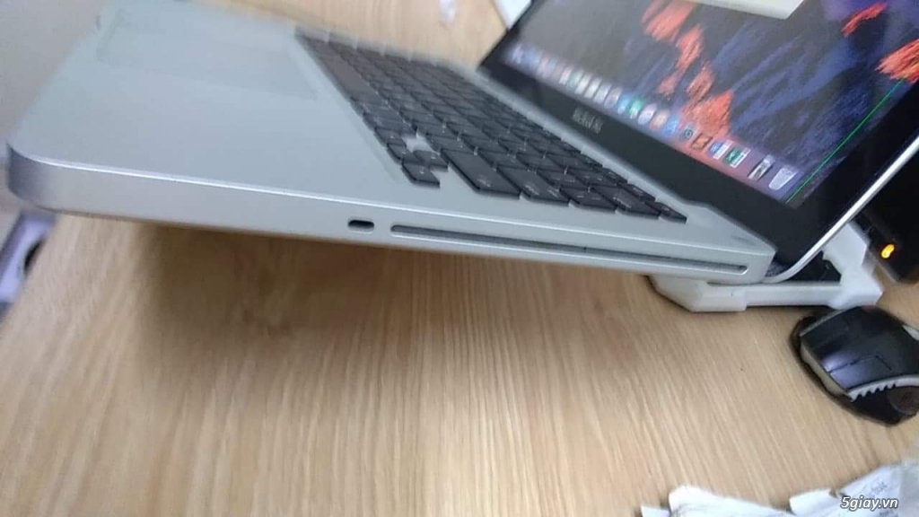 MacBook pro  i7 đời 2010 đồ  họa mạnh
