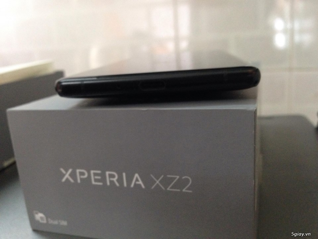 Sony Xperia XZ2 (hàng TGDĐ) - 2